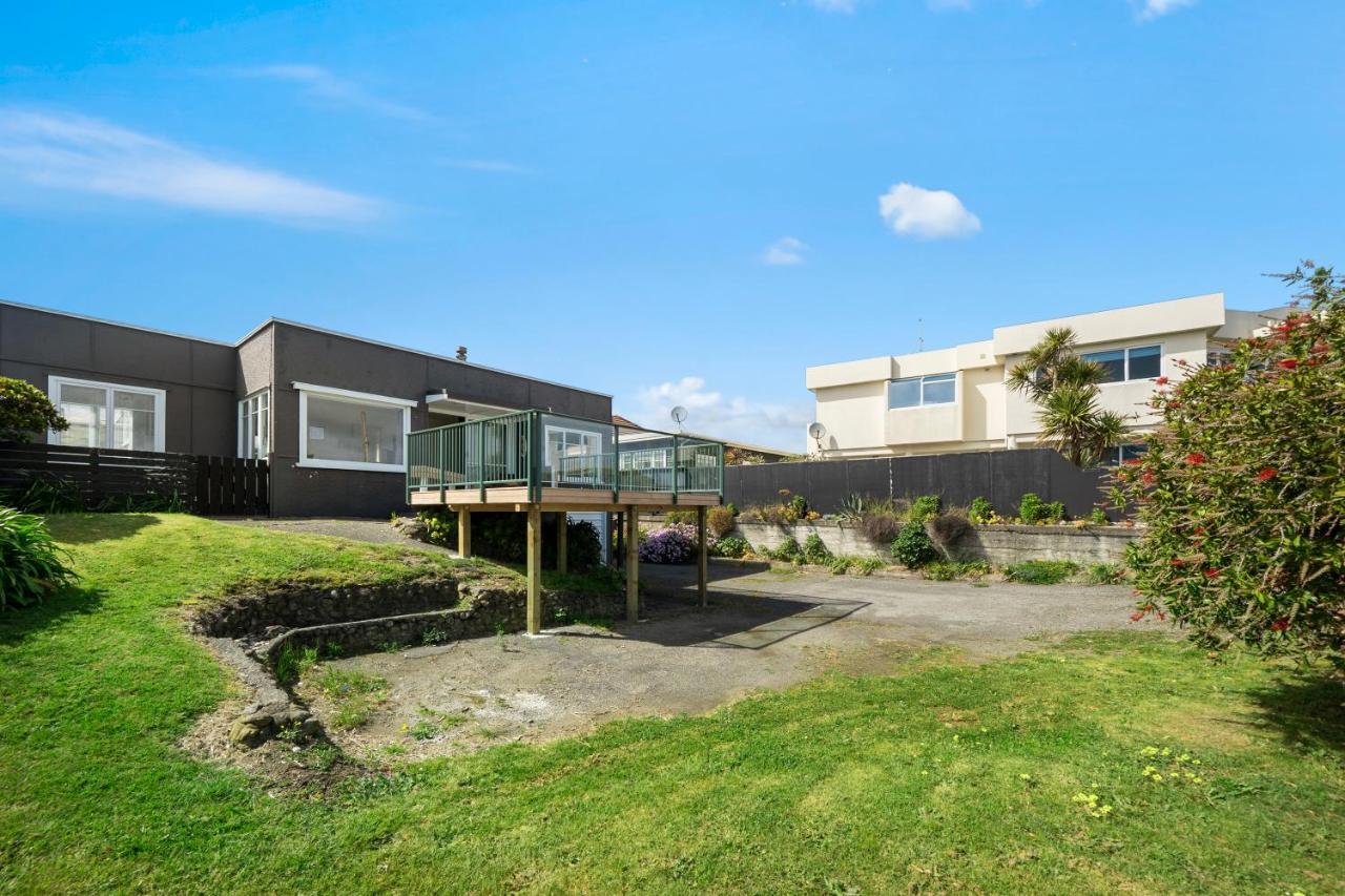 The Green Trout - Paraparaumu Beach Holiday Home Экстерьер фото
