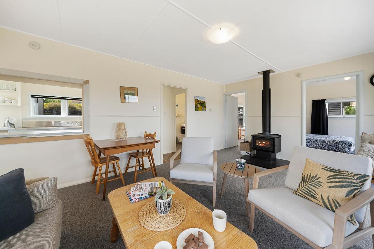 The Green Trout - Paraparaumu Beach Holiday Home Экстерьер фото