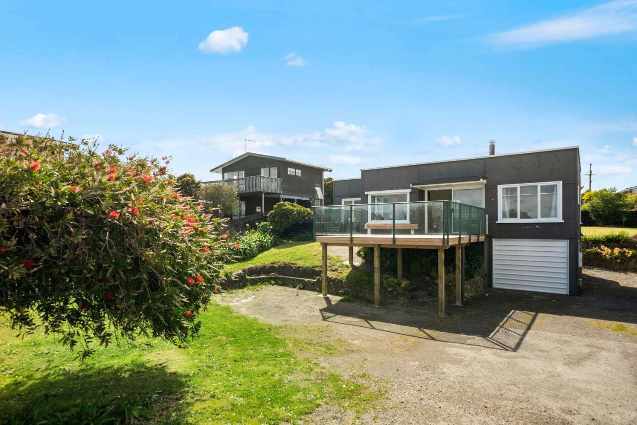 The Green Trout - Paraparaumu Beach Holiday Home Экстерьер фото