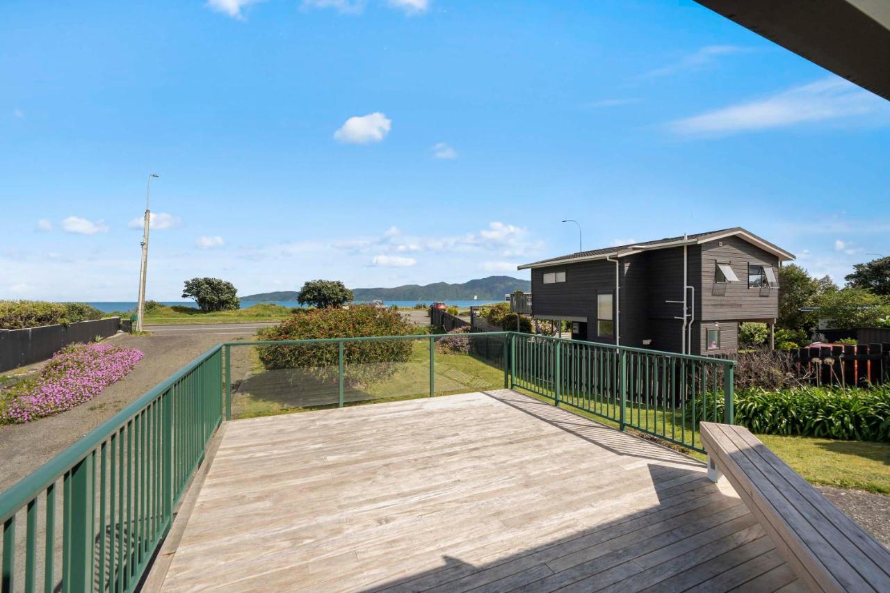 The Green Trout - Paraparaumu Beach Holiday Home Экстерьер фото
