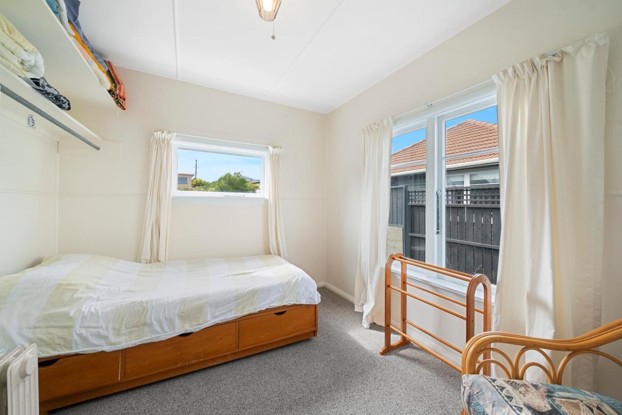 The Green Trout - Paraparaumu Beach Holiday Home Экстерьер фото